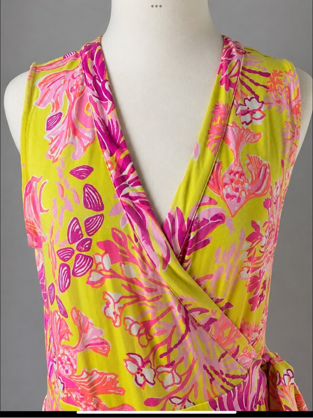 Lilly Pulitzer Faux Wrap Tropical Print Dress • Size M • Rayon Stretch Knit - Picture 9 of 16